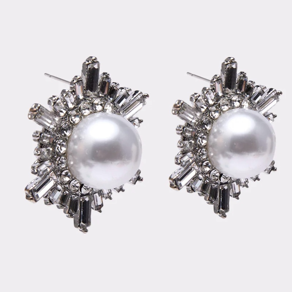 ✨AKIRA Silver Pearl Crystal Earrings✨